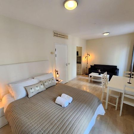 New With Ac Central Suites With Pool Access And Squash Courts! Sleeps Family Or 4 Guests Gibraltar Exteriör bild