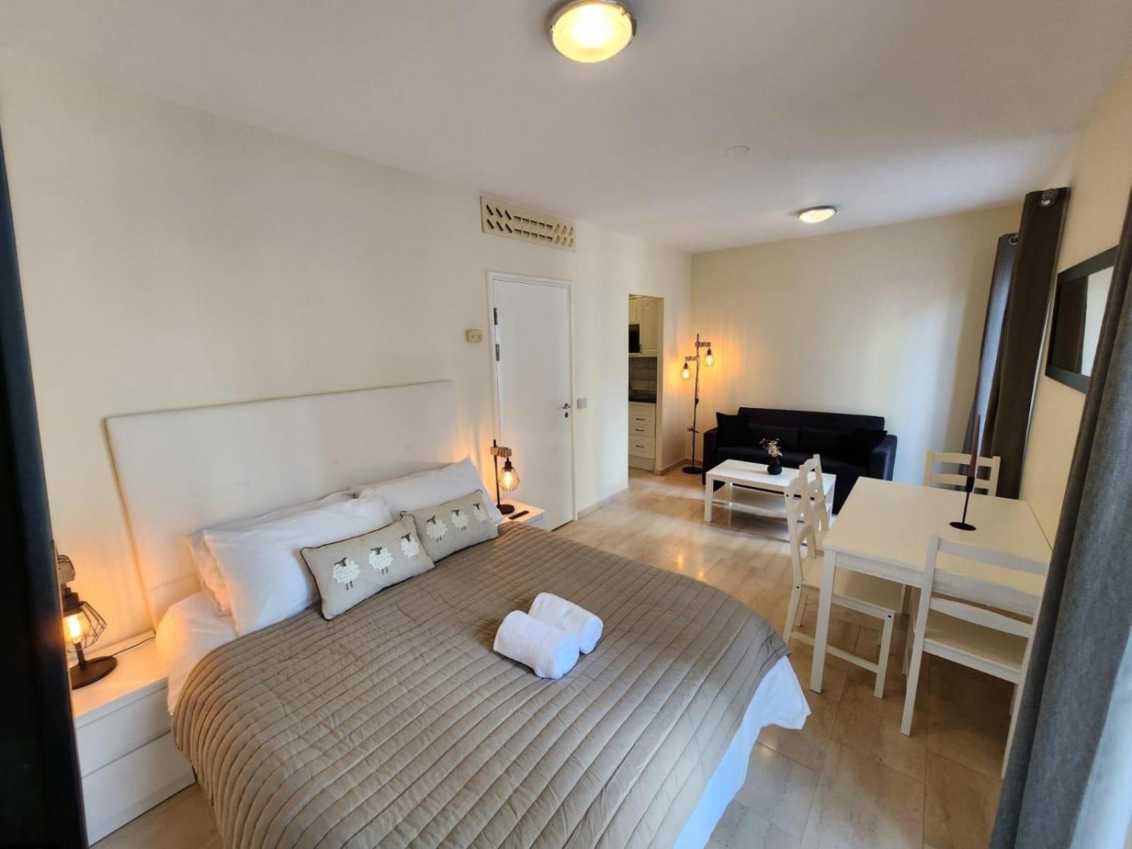 New With Ac Central Suites With Pool Access And Squash Courts! Sleeps Family Or 4 Guests Gibraltar Exteriör bild