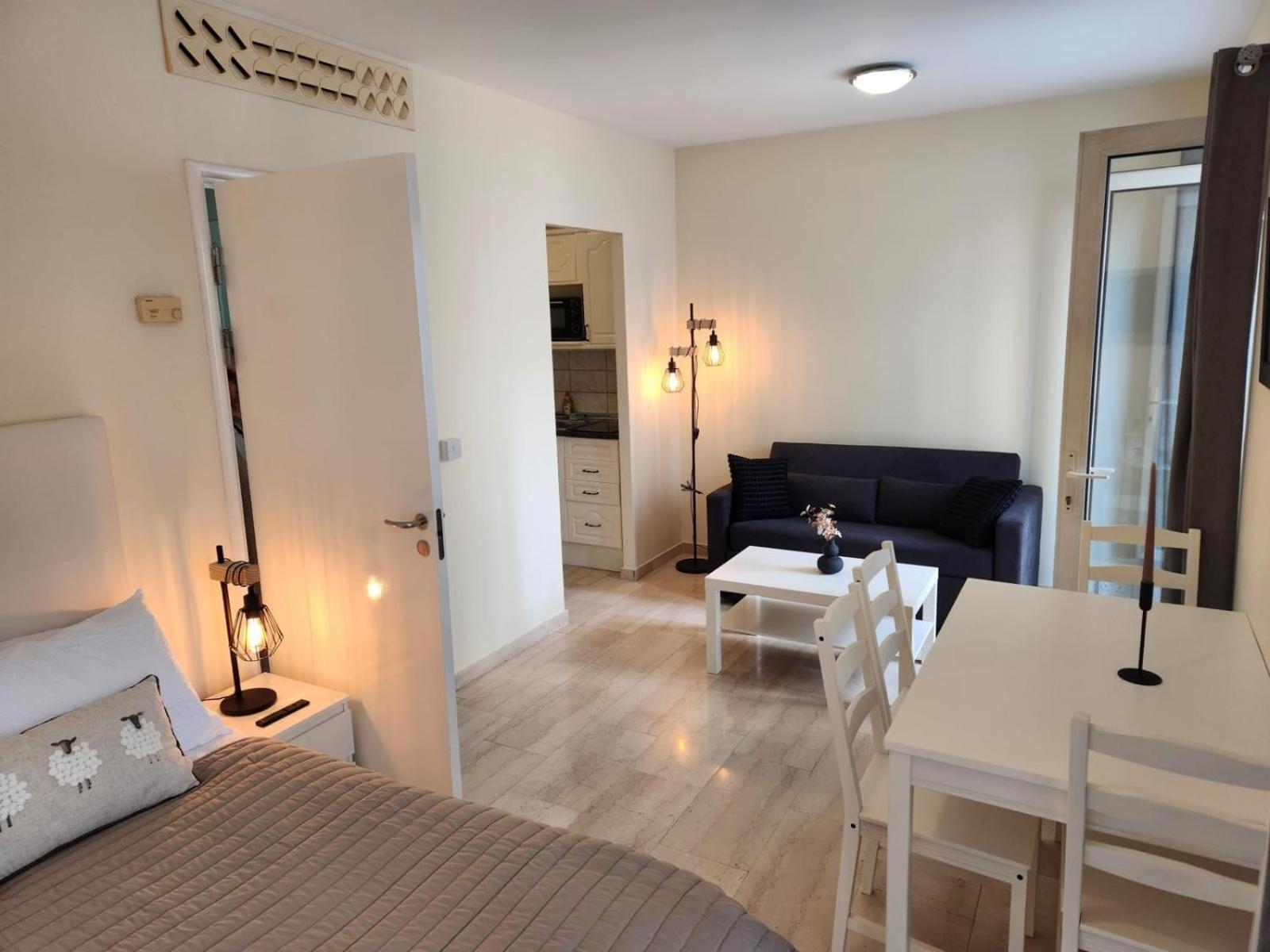 New With Ac Central Suites With Pool Access And Squash Courts! Sleeps Family Or 4 Guests Gibraltar Exteriör bild