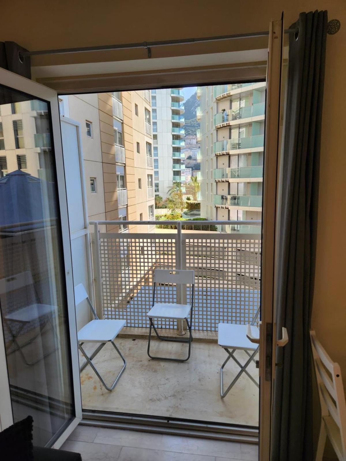New With Ac Central Suites With Pool Access And Squash Courts! Sleeps Family Or 4 Guests Gibraltar Exteriör bild