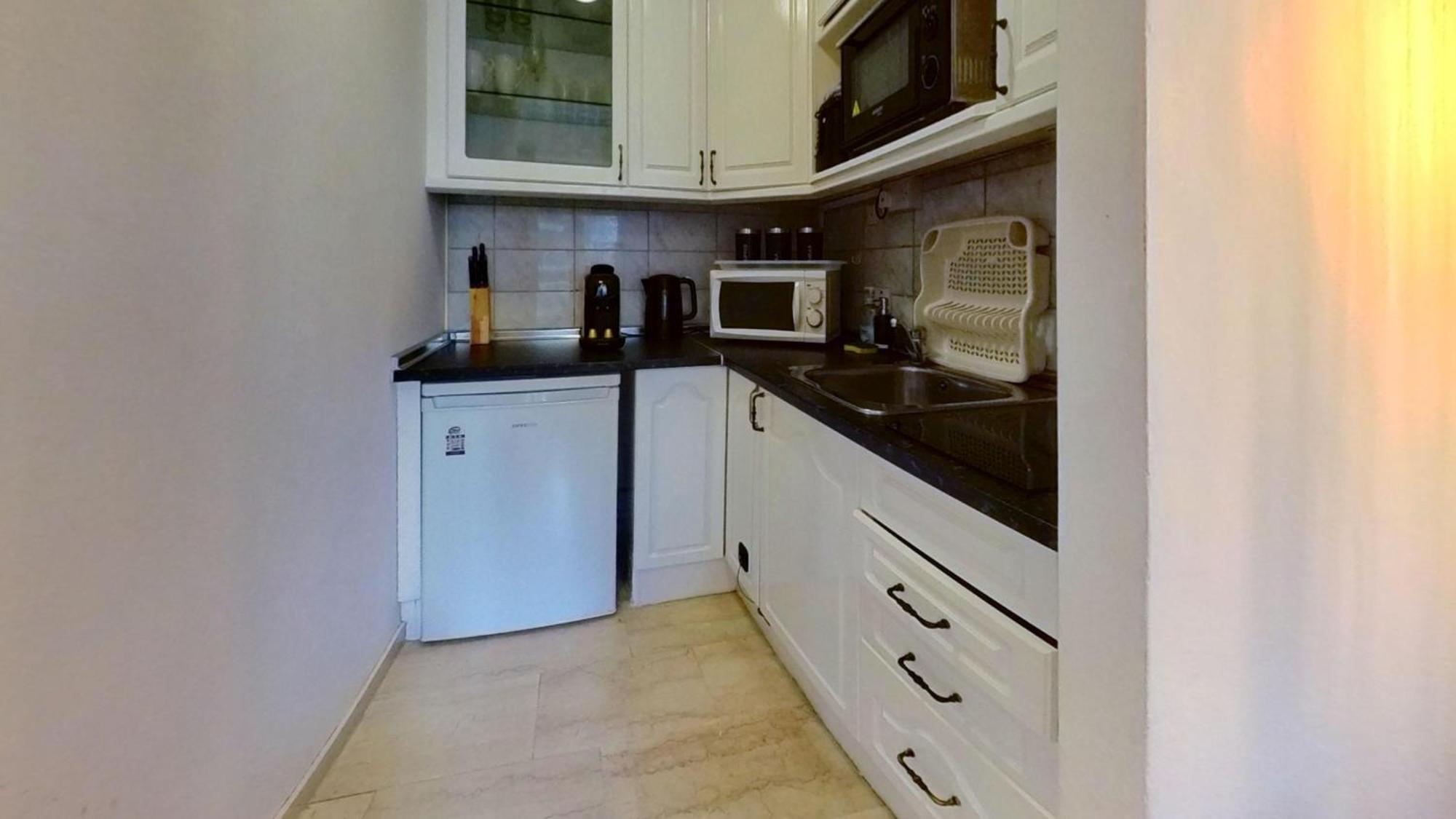 New With Ac Central Suites With Pool Access And Squash Courts! Sleeps Family Or 4 Guests Gibraltar Exteriör bild